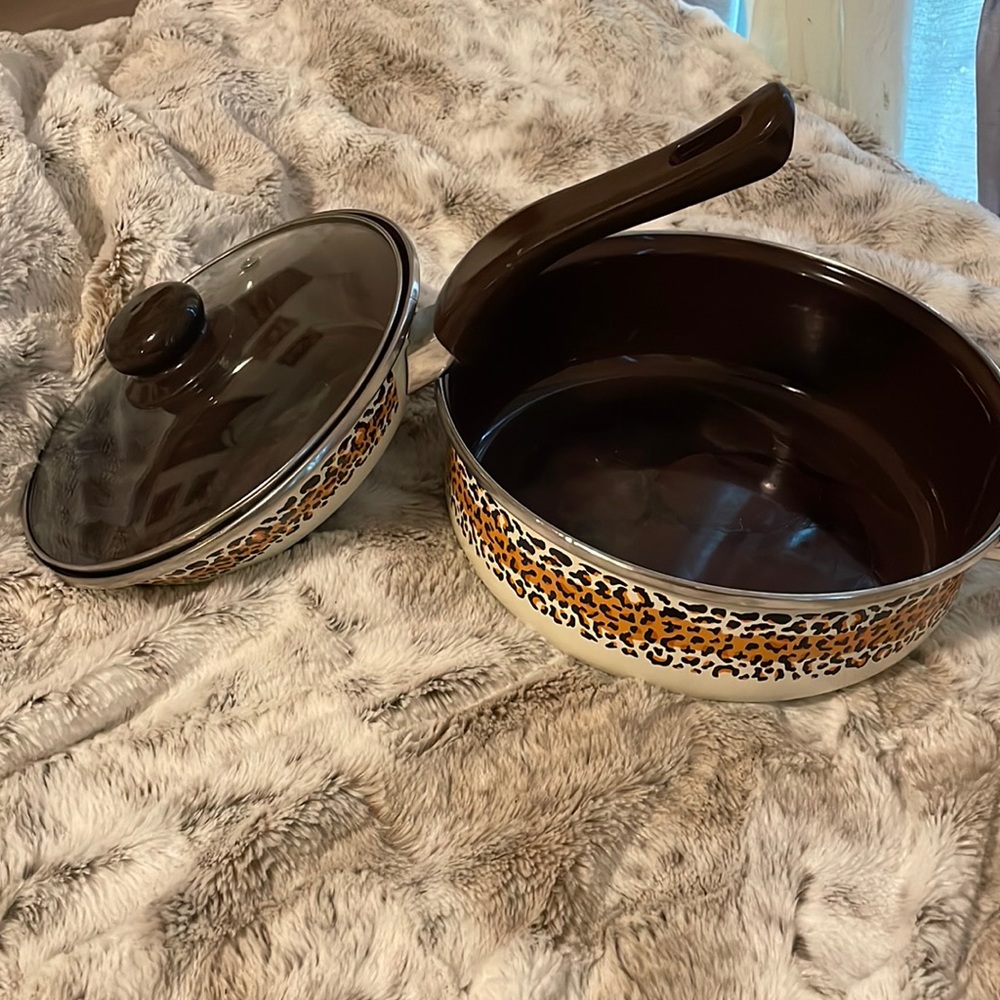 Leopard pans